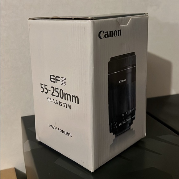 BRAND NEW Canon EFS 55-200mm lens - Picture 1 of 2